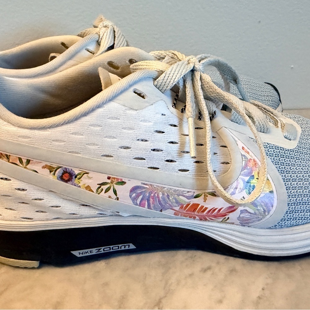 Nike White and Blue Floral Sneakers - Picture 4 of 9